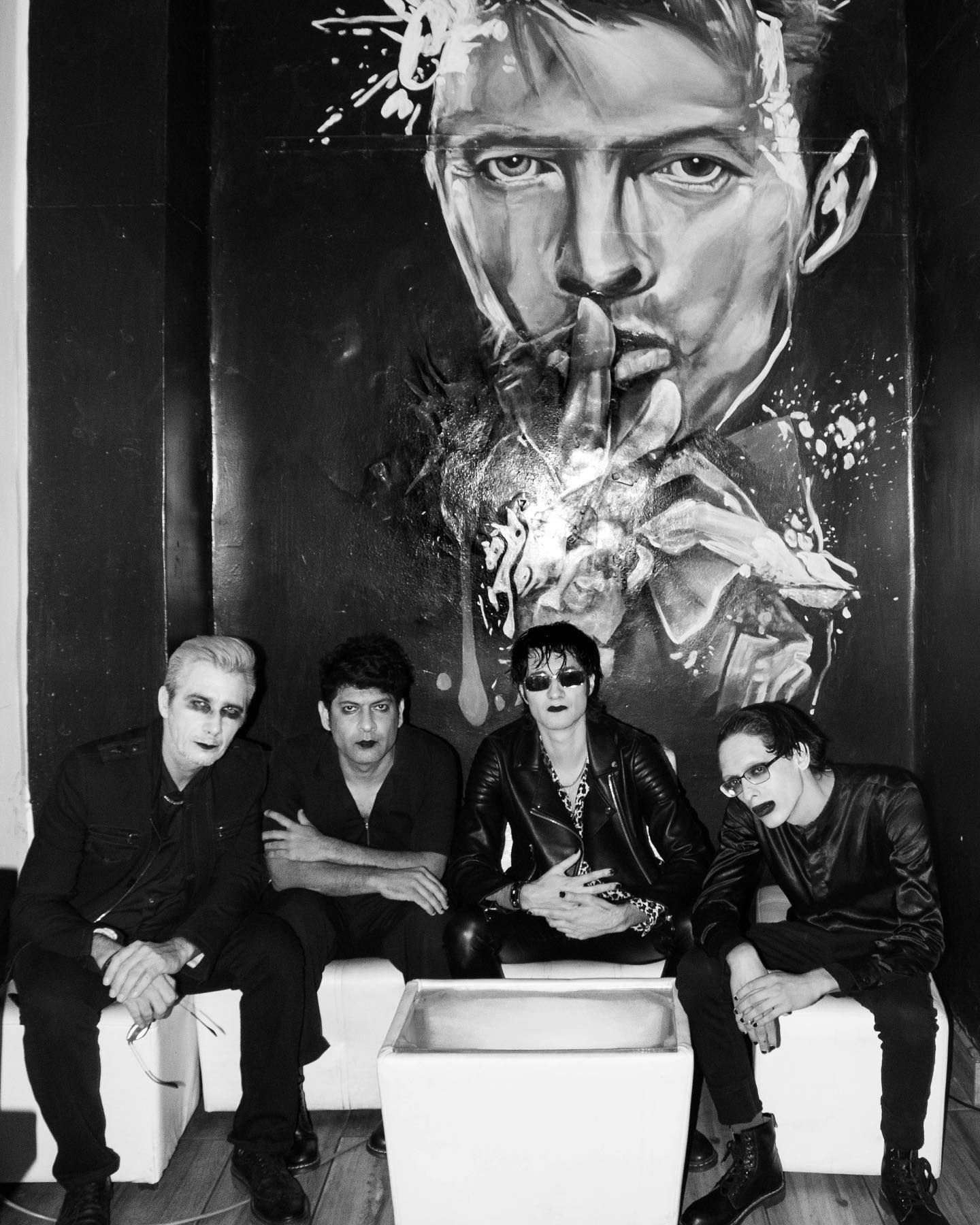 Leonora Post Punk - Más allá de lo eterno